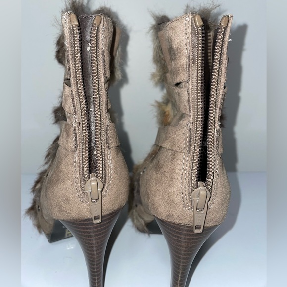 ALDO | Faux fur and faux suede strappy brown ankle boots with 10 cm thin heel - Picture 6 of 12